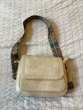 Meigefei Cream Crossbody Bag with Patterned Strap